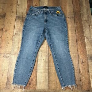 Judy Blue 14W Relaxed Fit Jeans Sunflower Embroidered Raw Hem Stretch Plus Size